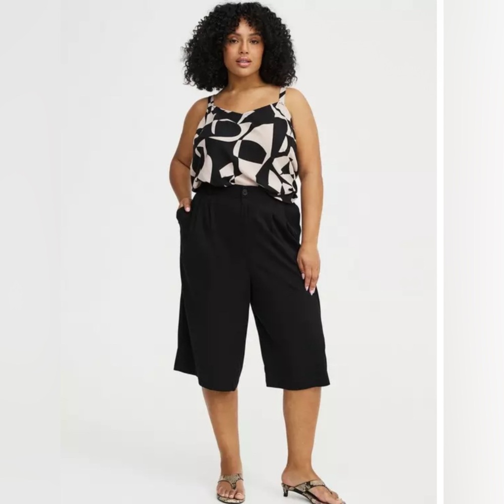 Torrid NWOT High-Rise Wide Leg Culotte Short